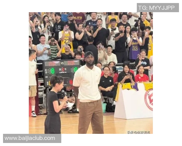 足球明星与詹姆斯亲密互动精彩视频回顾引发球迷热议